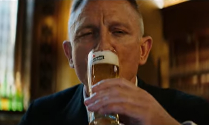 James Bond drinkt Heineken